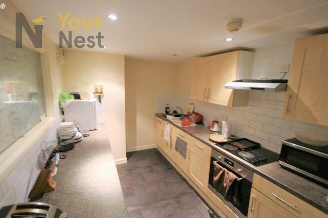 4 bed Ground Flat to rent Image 11