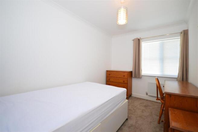 2 bed Flat to rent Image 5