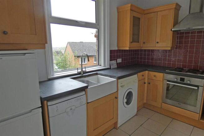 Kitchen (002).jpg