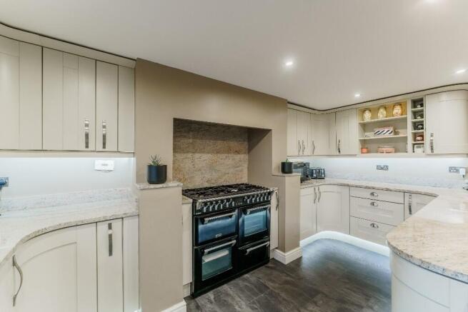 3 bed Semi-Detached for sale Image 6