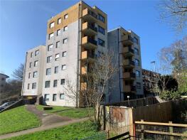 Flat 12, Wallis House, Orchard Way, East Grinstead RH19 1BL