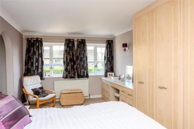 4 bed Detached for sale Image 11