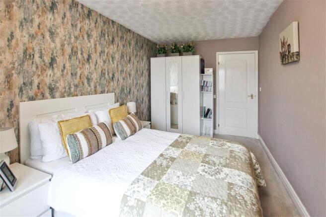 3 bed Apartment for sale Image 12