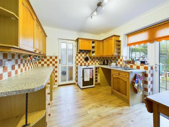3 bed Detached to rent Image 5