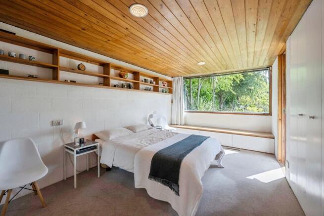 4 bed Bungalow for sale Image 11