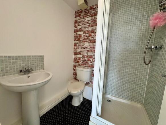 2 bed Terraced to rent Image 5