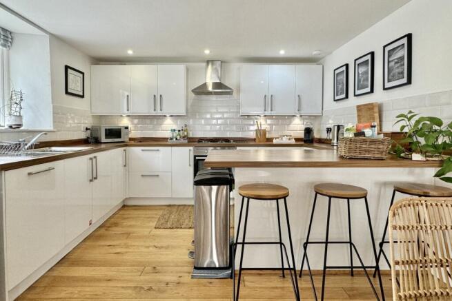 2, Cross Street, Padstow, PL28 photo 5