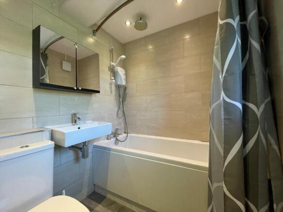 3 bed Flat to rent Image 6