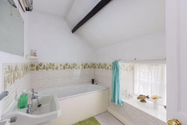 4 bed Detached for sale Image 10