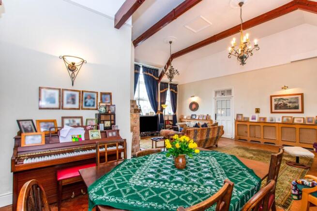 Dining/Lounge