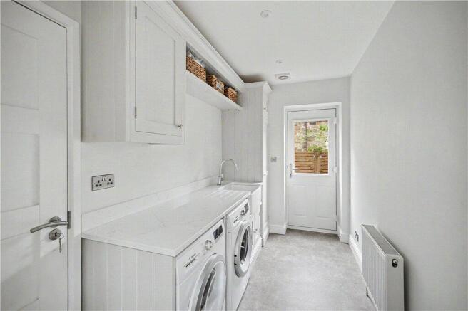 4 bed Detached to rent Image 10