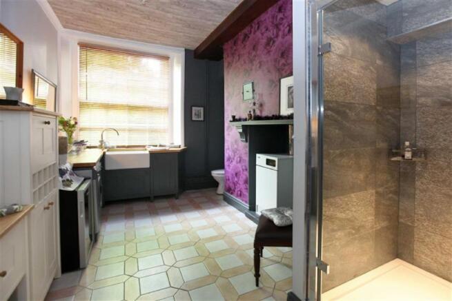 UTILITY/SHOWER ROOM