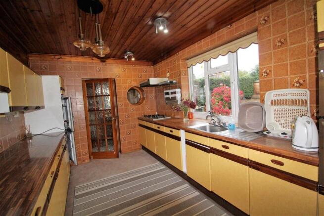 Kitchen 2.JPG