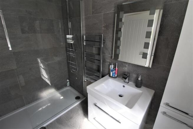 EN SUITE SHOWER ROOM