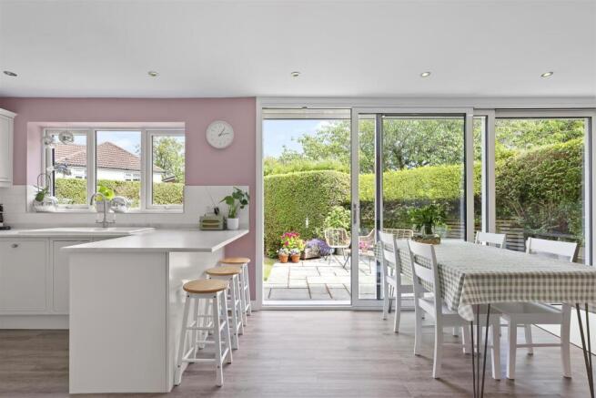 4 bed Semi-Detached for sale Image 6