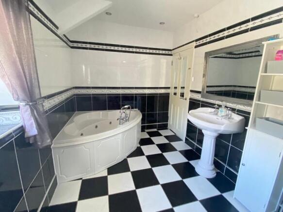Jacuzzi Family Bathroom
