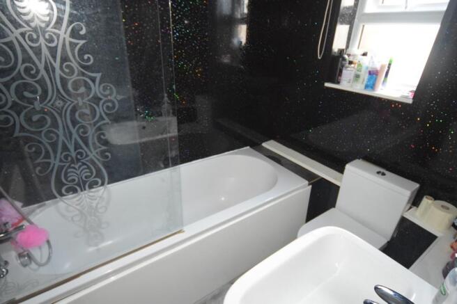 GROUND FLOOR BATH...