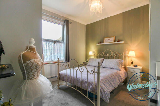 Rear bedroom with ensuite cloakroom
