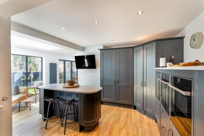 4 bed Detached for sale Image 7