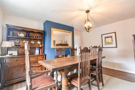 Newbury Street, Lambourn, RG17