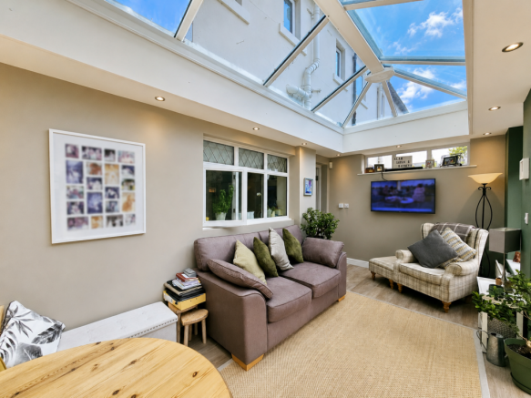 4 bed Semi-Detached for sale Image 9
