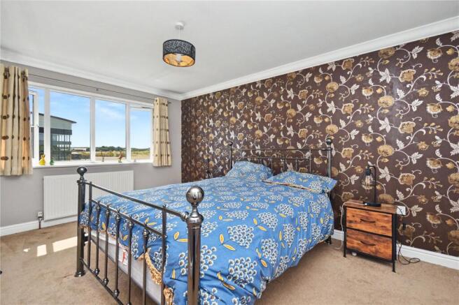 6 bed Detached for sale Image 6