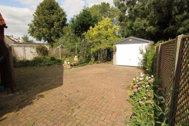 Driveway/garage