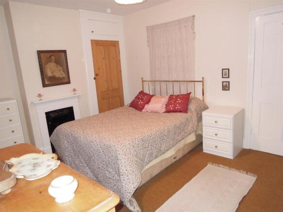 Bedroom One (3).JPG