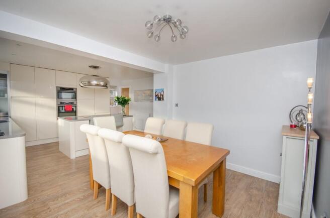 Dining area pic 2.jpg