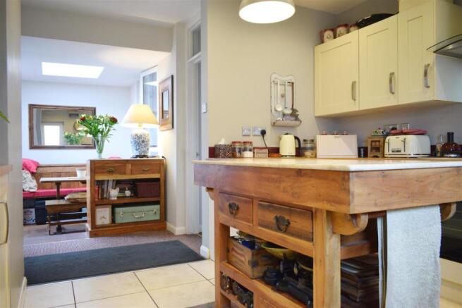 Kitch - Dining 1.JPG