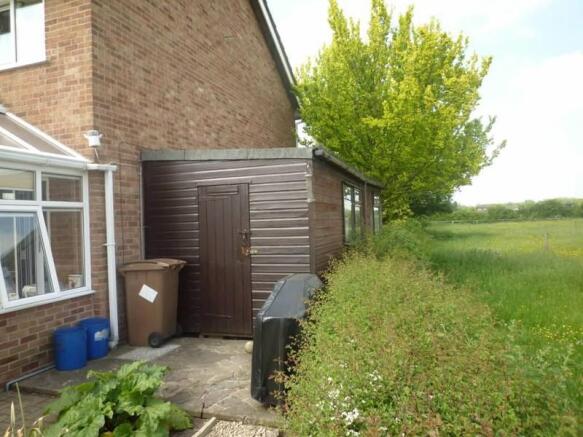 SIDE WORKSHOP / SHED