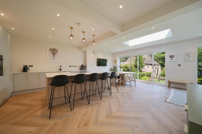 4 bed Semi-Detached for sale Image 8