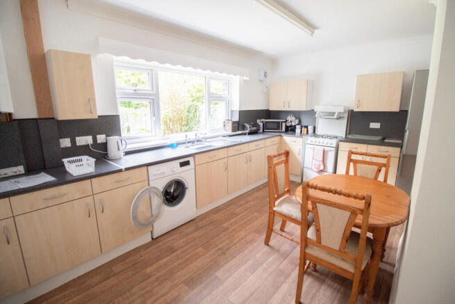 3 bed Semi-Detached to rent Image 4