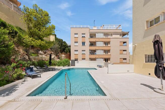 Pool and Exterior (2