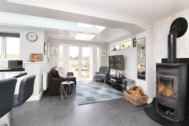 4 bed Detached for sale Image 7