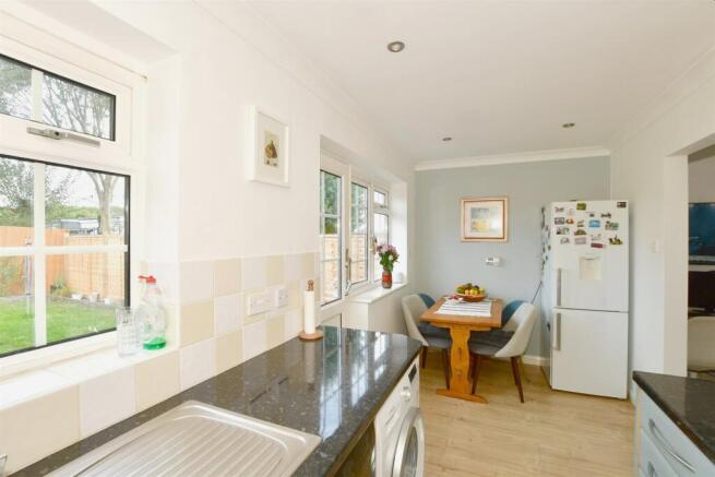 Kitchen/Breakfast Area