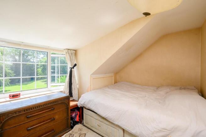 5 bed House for sale Image 11