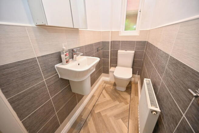 4 bed Detached for sale Image 10