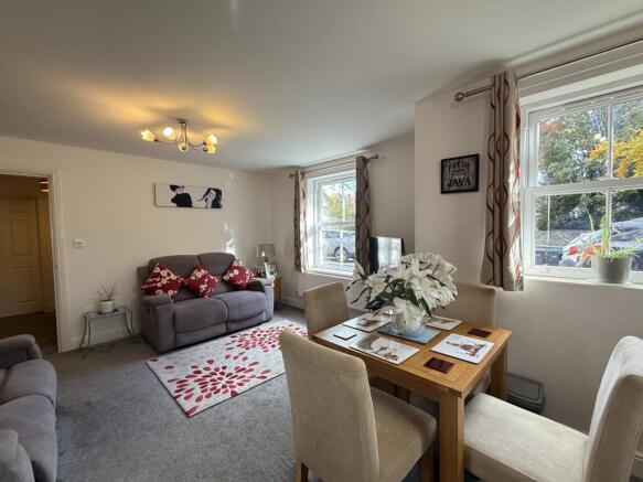 2 bed Ground Flat for sale Image 4