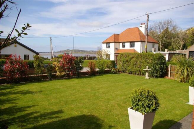 FRONT GARDEN