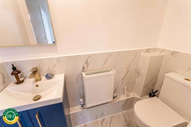 5 bed Detached for sale Image 9