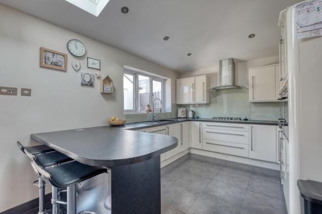 Kitchen / Lounge ...