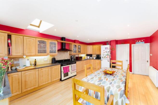 4 bed Semi-Detached for sale Image 5