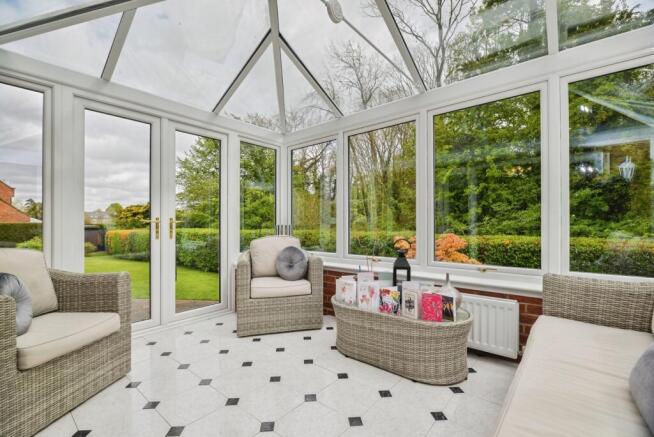 5 bed Bungalow for sale Image 11