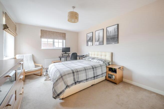 5 bed House for sale Image 8