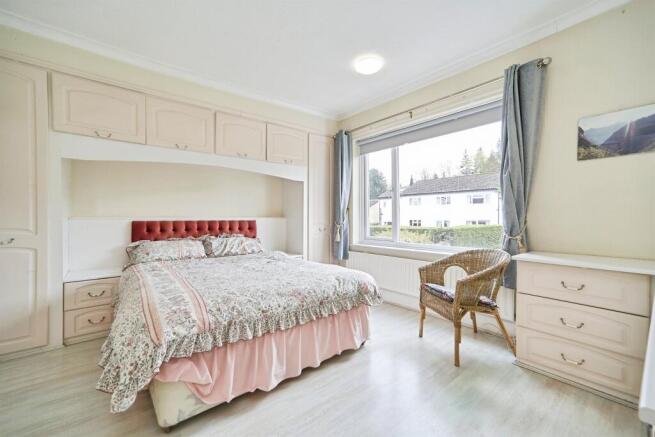 5 bed Detached for sale Image 8