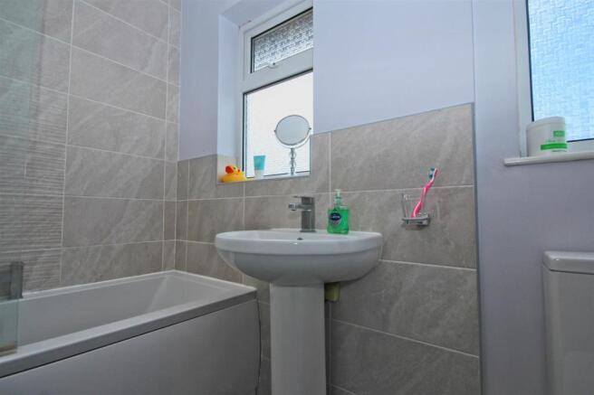 Modern Bathroom.jpg