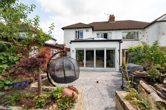 4 bed Semi-Detached for sale Image 8