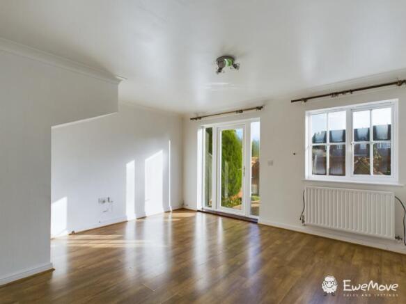 CAM02899G0-PR0042-STILL002