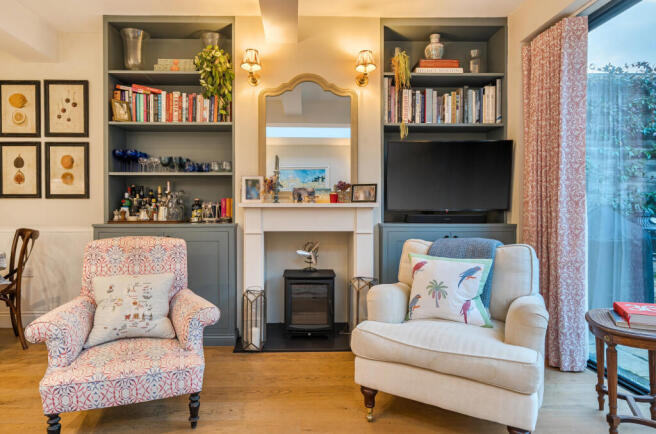 1383197-7-691c976...